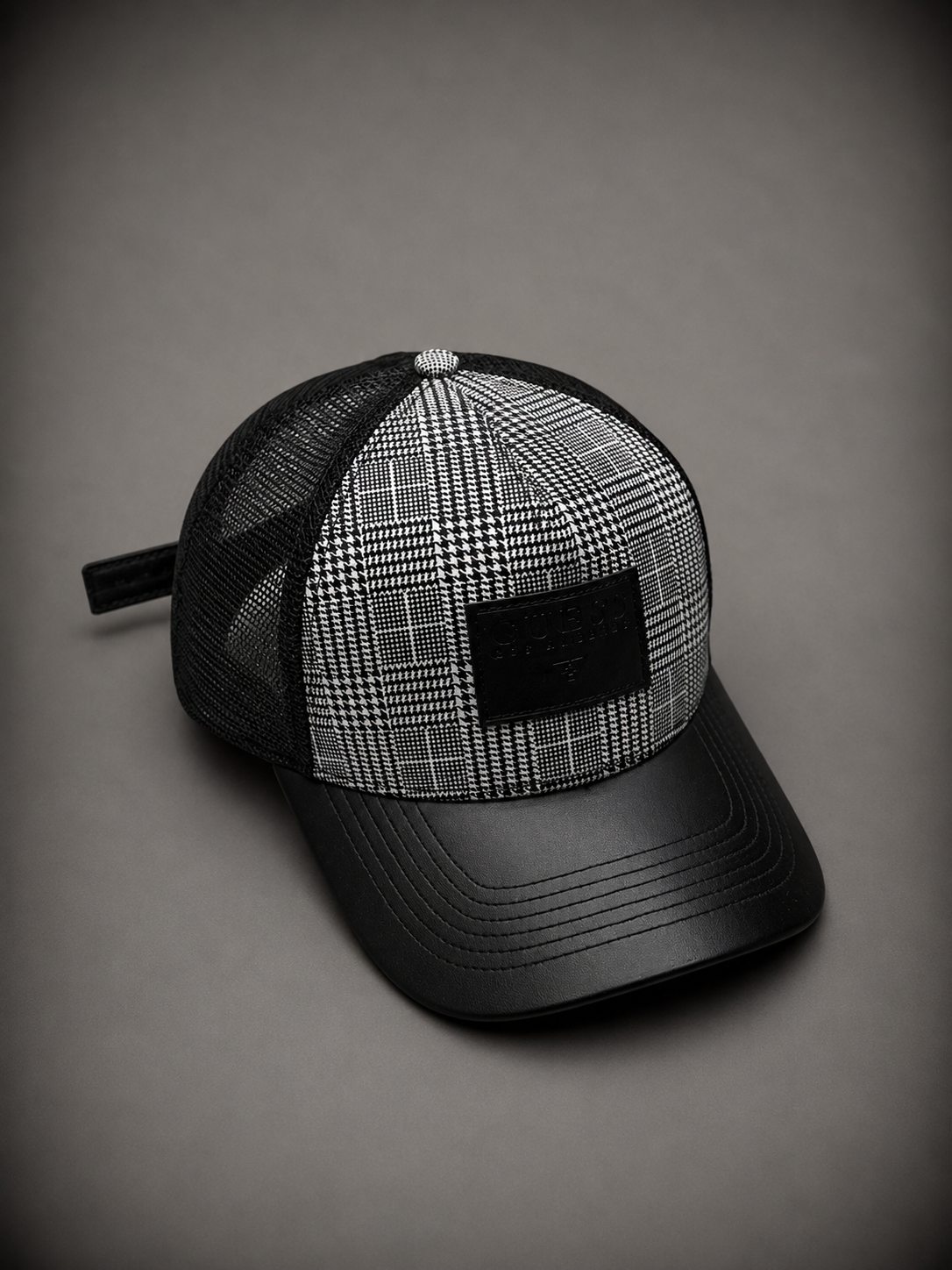 GUESS BLANCA NEGRO