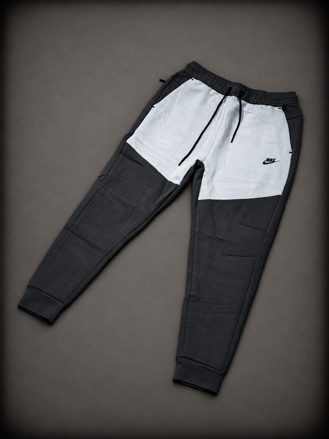 SUDADERA NIKE TECH GRIS OSCURO