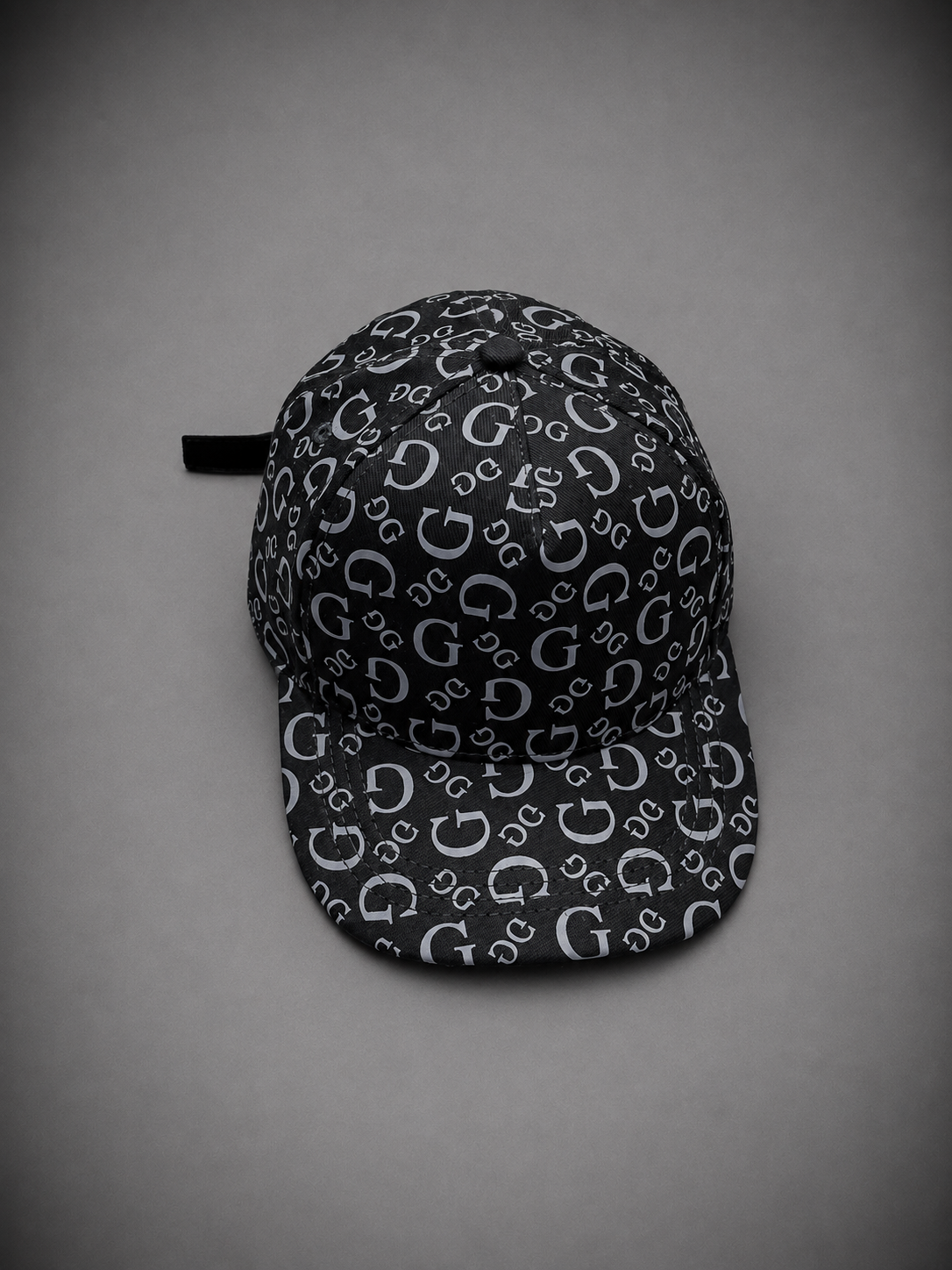 GUESS NEGRA LETRA GRIS