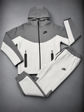 NIKE TECH GRIS-CLARO